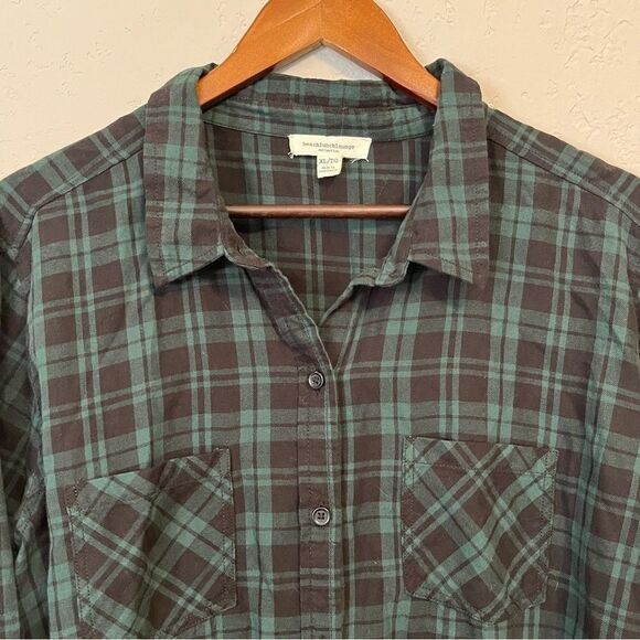 Women's Beach Lunch Lounge Green & Black Plaid Button Down Shirt - Picture 3 of 8